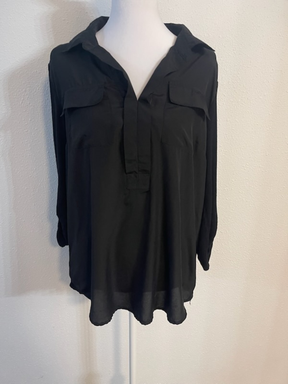 Kensie women’s large Black Women's Split-Neck Blouse